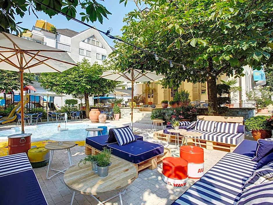 August Restaurant Hotel