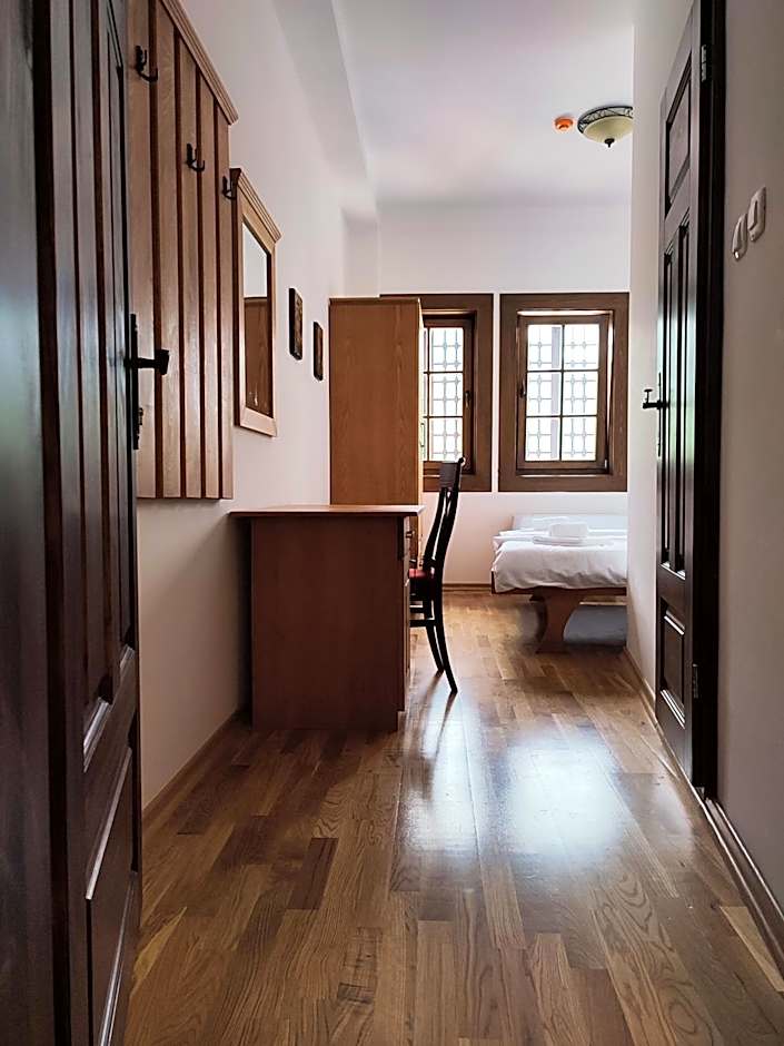 Guest Mansion, Гостински Палат