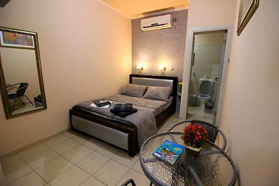 Photo 1 of 4 of Double Room