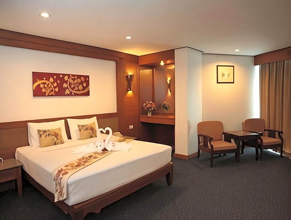 Royal Twins Palace Hotel