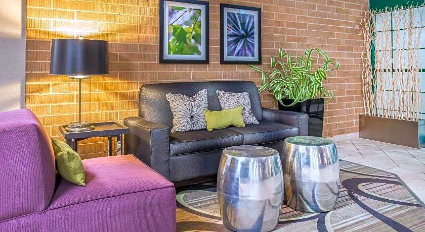 La Quinta Inn & Suites by Wyndham Oshkosh
