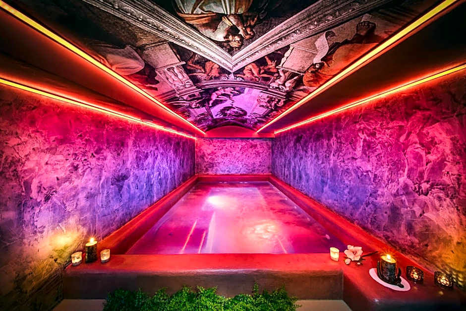 Central Point Boutique Hotel