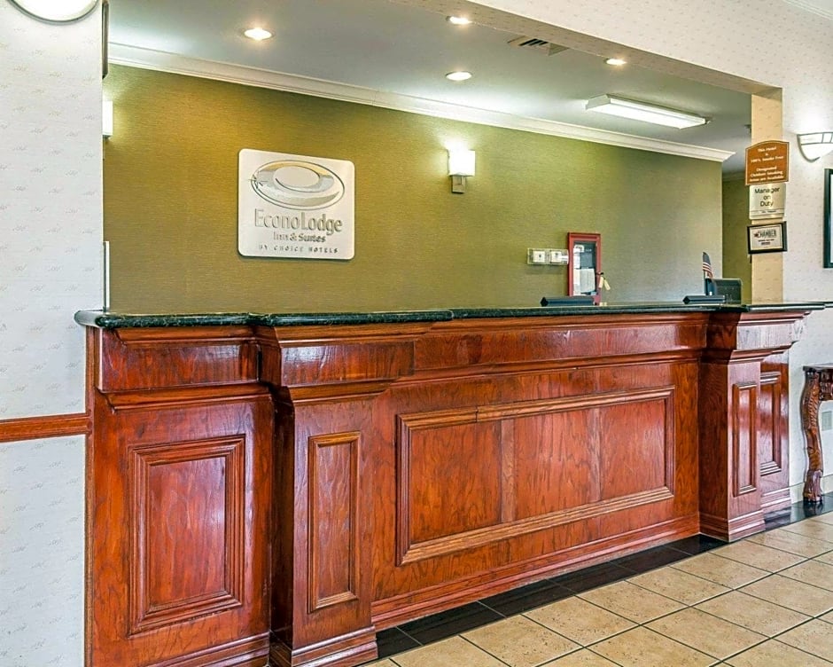 Econo Lodge Inn & Suites Beaumont