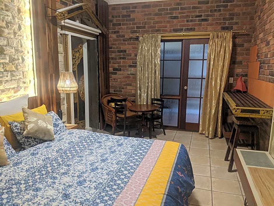 Photo 1 of 12 of Executive 1 Queen Bed