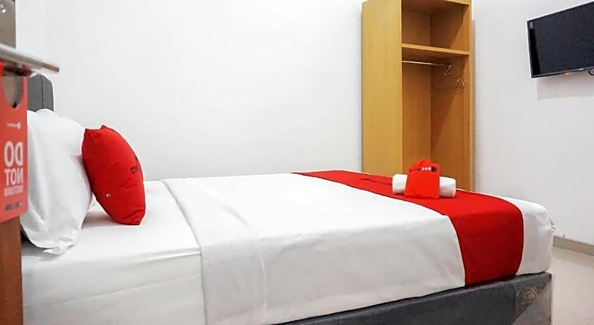 RedDoorz @ Jalan Danau Limboto