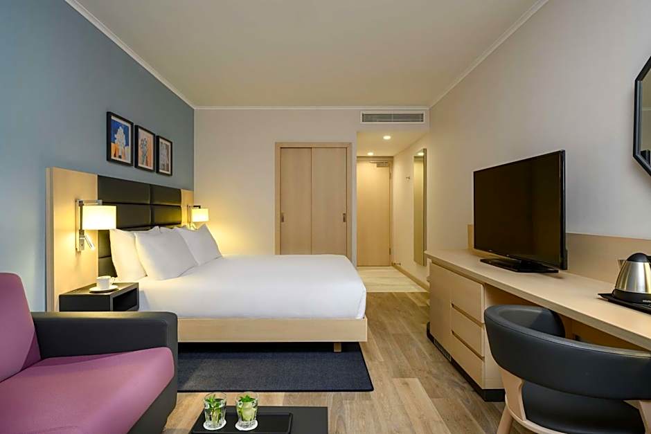 Photo 1 of 8 of Family Guestroom