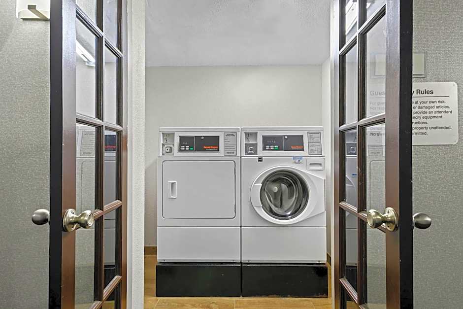 La Quinta Inn & Suites by Wyndham Sturbridge