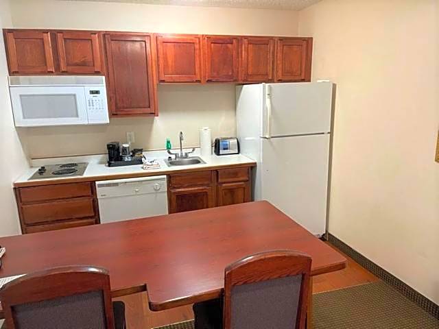 River Hills Hotel- Mankato