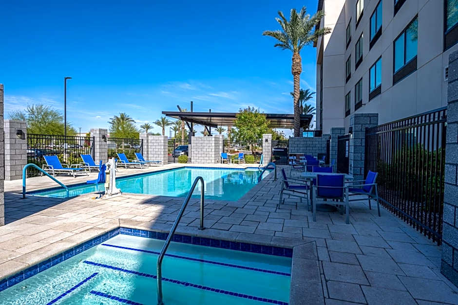 Holiday Inn Express and Suites Gilbert Mesa Gateway Airport By IHG
