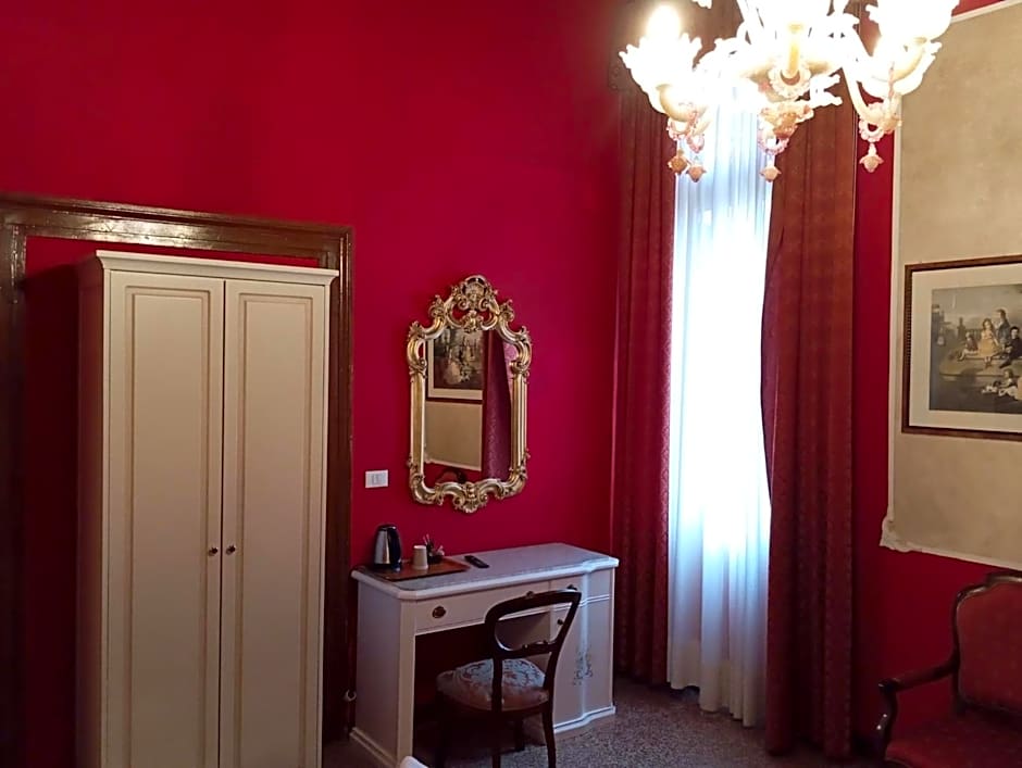 Palazzo Lion Morosini - Check in presso Locanda Ai Santi Apostoli