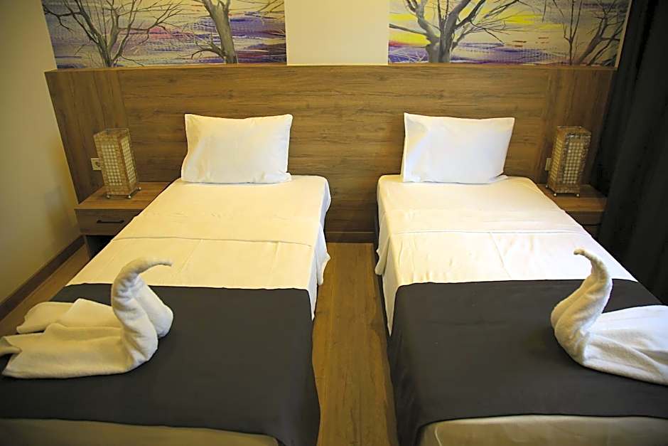 Golden World Suite Hotel