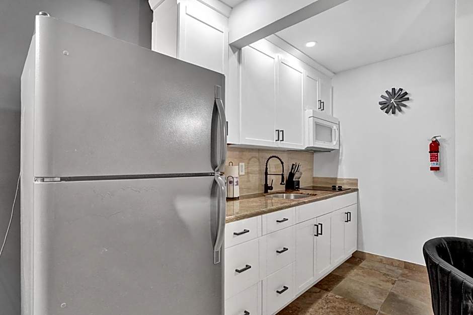 Bright Beachside Getaway