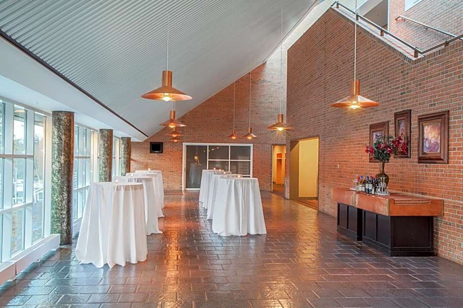 Crowne Plaza Minneapolis West By IHG