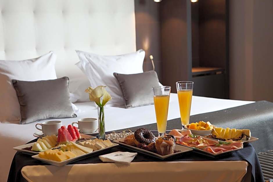 Hotel Maydrit Airport