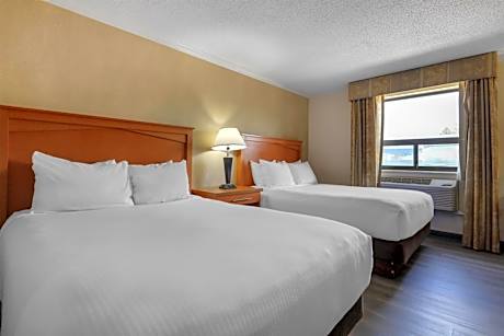 Queen Room with Two Queen Beds and Bath Tub - Disability Access/Non-Smoking