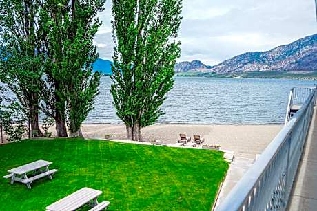 Poplars Motel on the lake