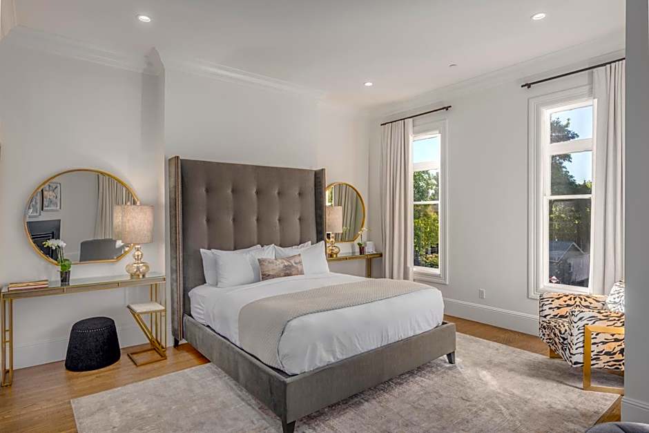 Photo 1 of 5 of Executive Suite