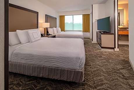 Double Room with Two Double Beds - Mobility and Hearing Accessible with Tub