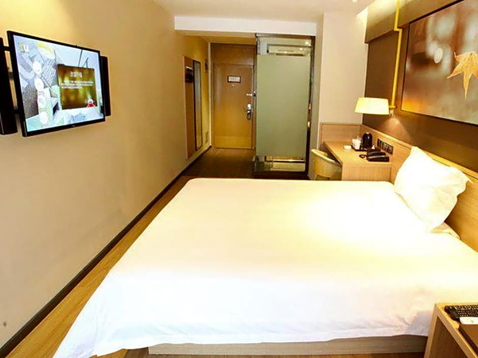 IU Hotel Xian Xijing Hospital Tonghua Gate Subway Station Branch