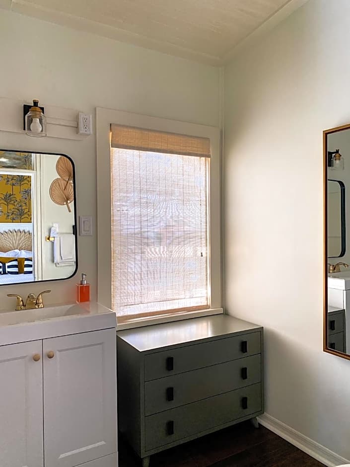 Marreros Guest Mansion - Adult Only