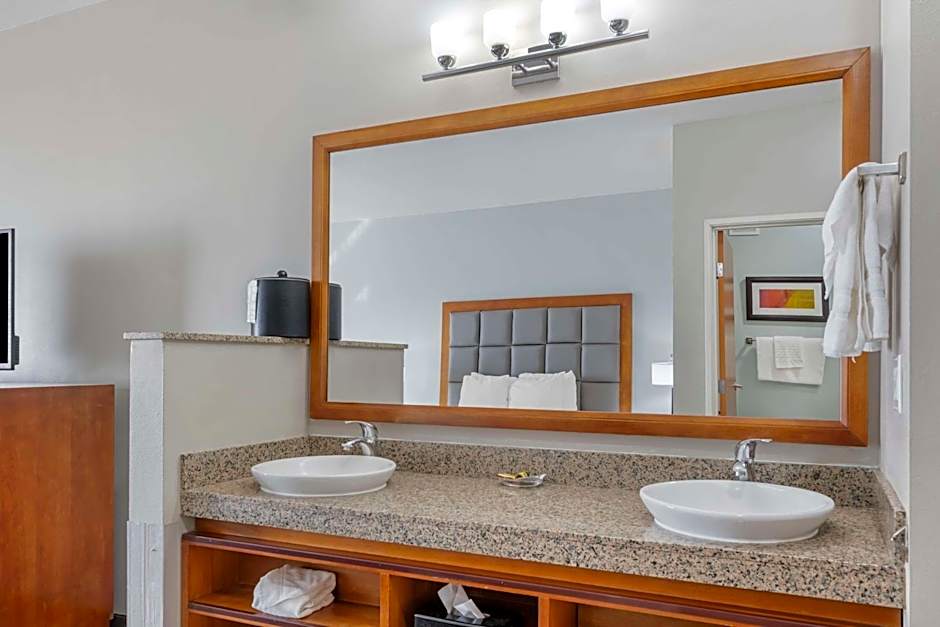 Best Western Plus Peppertree Inn At Omak