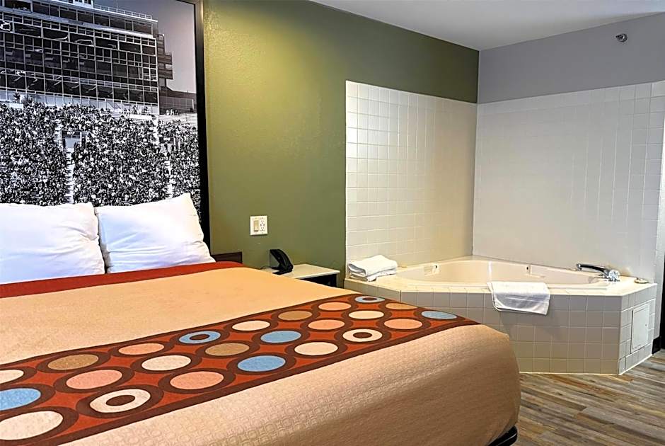Super 8 by Wyndham Frankfort IN