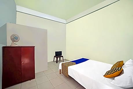 SPOT ON 92600 Mandiri Inn