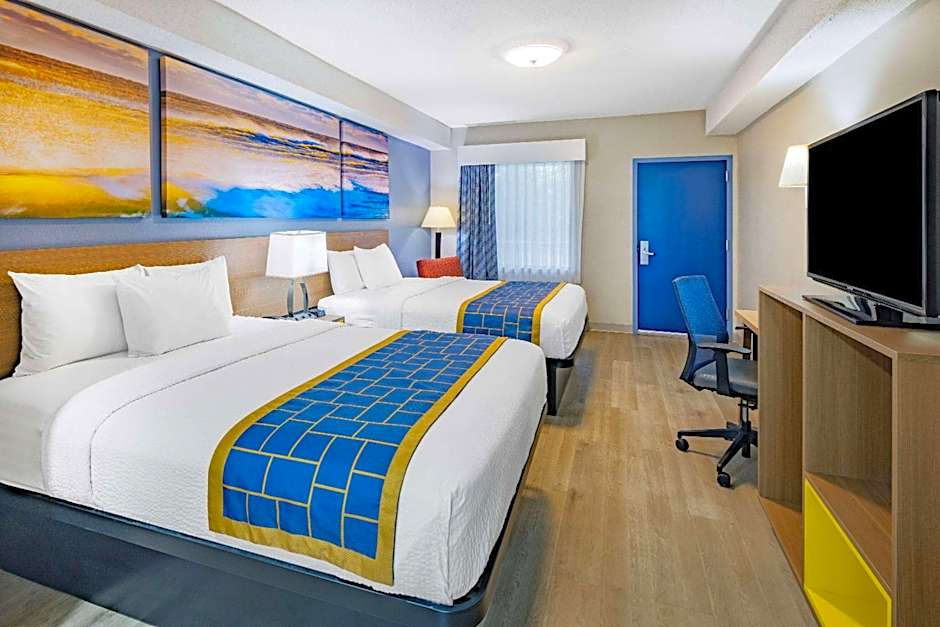 Days Inn & Suites by Wyndham Savannah Midtown