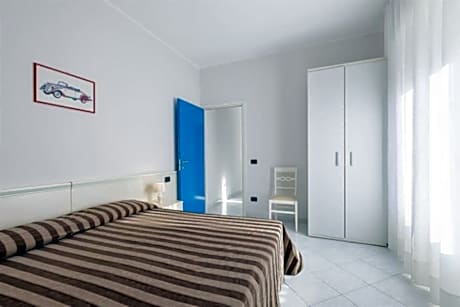 Deluxe One-Bedroom Apartment