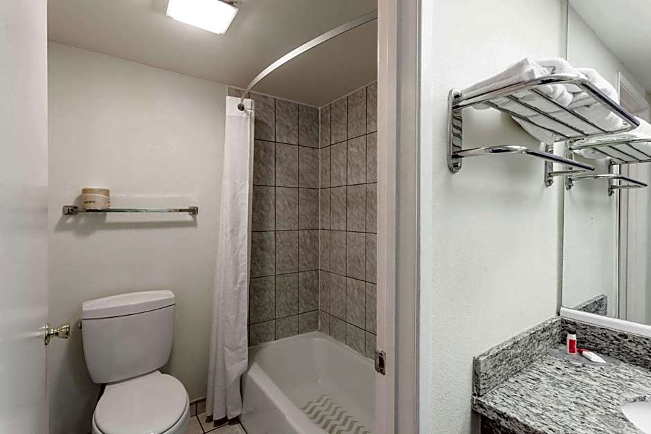 Howard Johnson by Wyndham Norco