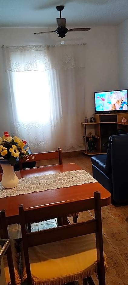 Kitnet Temporada Praia Grande SP - Completa com Wi-fi, garagem rotativa, 1 quadra da praia - no centro comercial Boqueirão