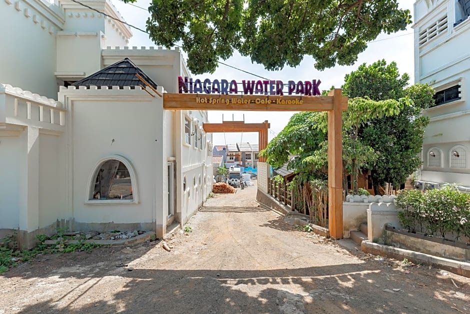 RedDoorz @ Niagara Waterpark