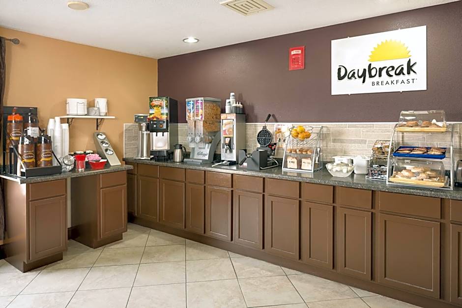 Days Inn by Wyndham Anderson IN