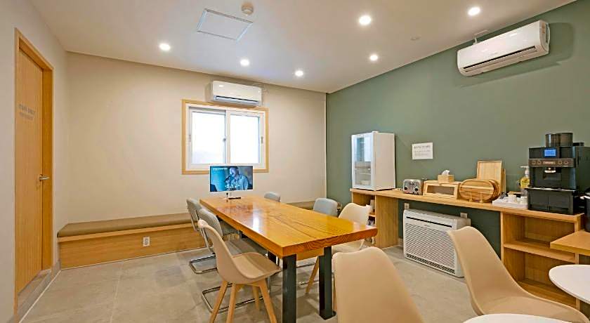 Changwon Palyongdong Hotel Leo