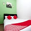 OYO 850 Gold Star Hotel