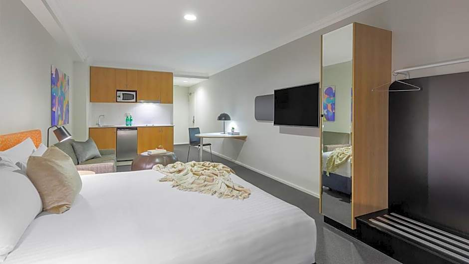 Oaks Perth Hotel