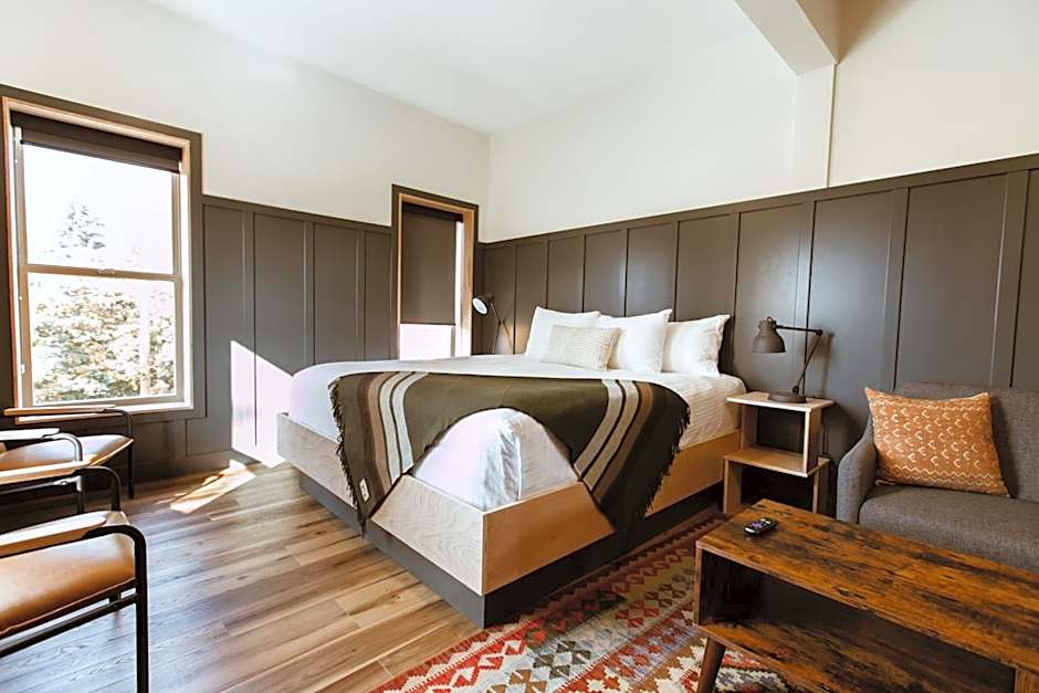 The Flying Steamshovel Inn