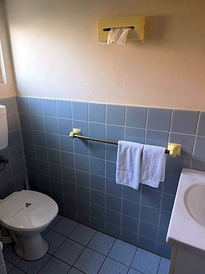 Holiday Lodge Motor Inn