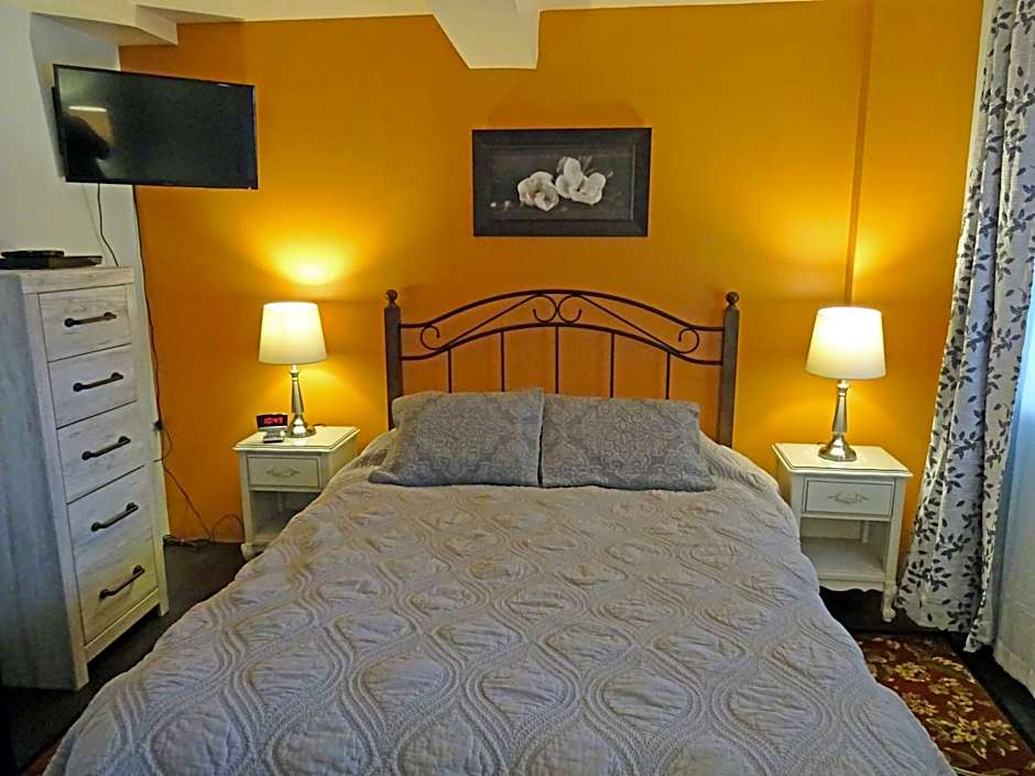 Photo 1 of 5 of 1 Queen Bed