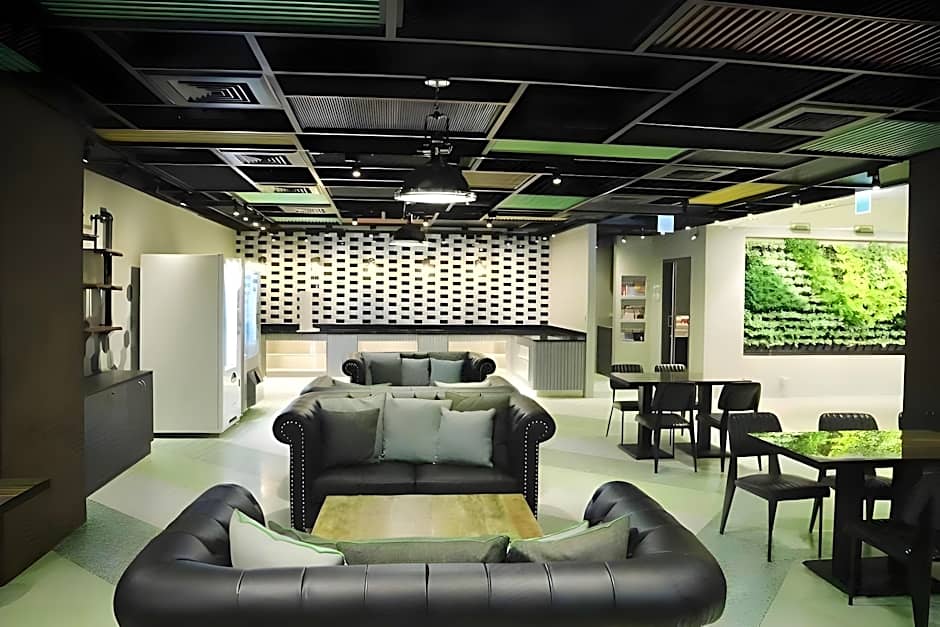 Green World Triple Beds