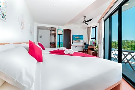 Family Room with Balcony and Sea View