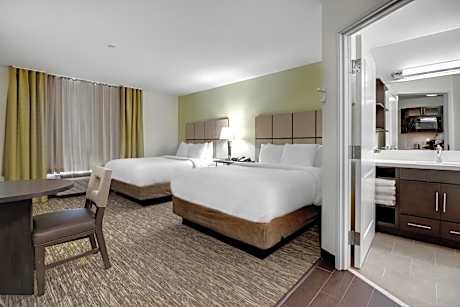 Queen Studio Suite with Two Queen Beds - Disability Access Tub/Non-Smoking