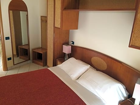 One-Bedroom Apartment (4 Adults)