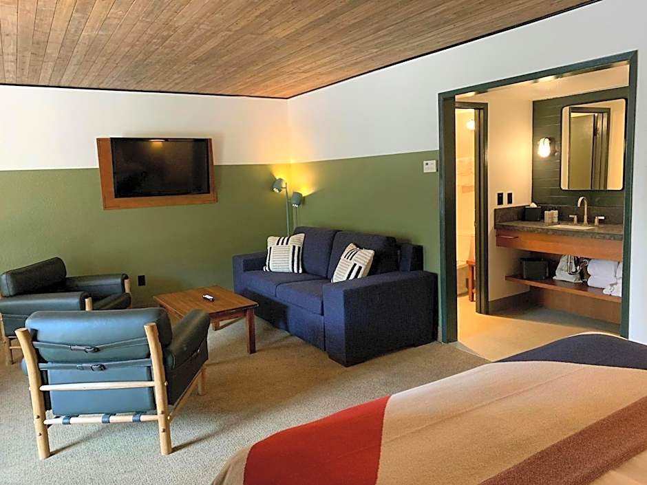 Station House Inn South Lake Tahoe, by Oliver