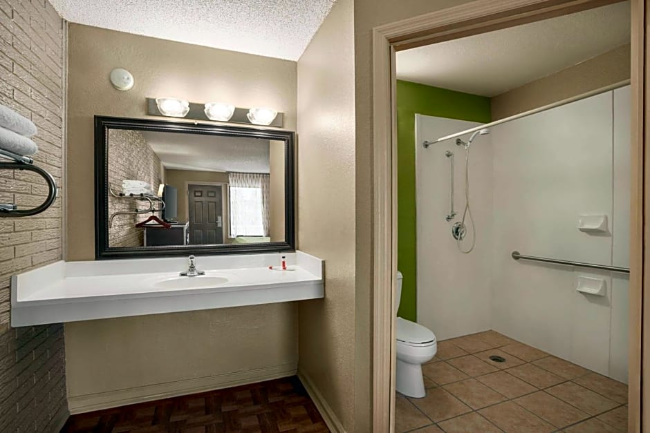 Days Inn by Wyndham Hardeeville/ I-95 State Line