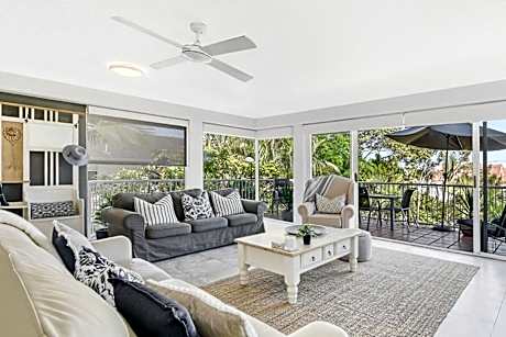 Hampton's Style Beach Retreat in Noosa's Heart