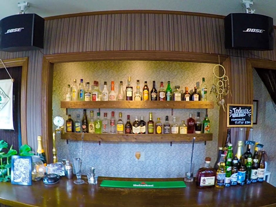 Iza Kamakura Guest House and Bar