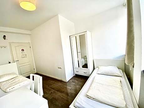 Standard Twin Room with Shared Bathroom