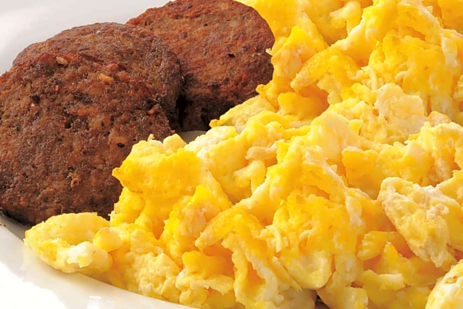 La Quinta Inn & Suites by Wyndham Mercedes Outlet Mall