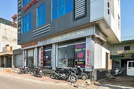 OYO 40182 Hotel Apple Inn